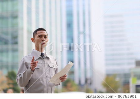 Uniform clock, office worker, new employee, worker, business, outdoor, young man, building, corona, sales copy space Uniform clock, office worker, new employee, worker, business, outdoor, young man, building, corona, sales copy space 80763901