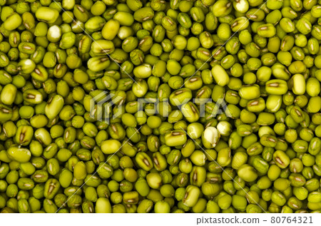 Mung beans soaked in water 80764321
