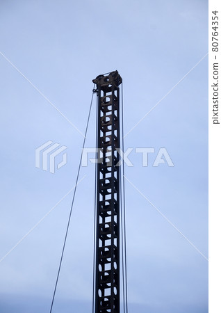 MELAKA, MALAYSIA -JUNE 16, 2016: Piling machine at the construction site. MELAKA, MALAYSIA -JUNE 16, 2016: Piling machine at the construction site. 80764354