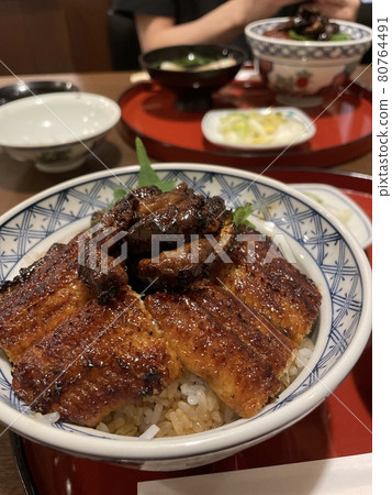 Eat a popular eel bowl that can be lined up on the day of the Ox 80764491