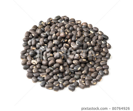 pile of raw whole black mung beans on white 80764926