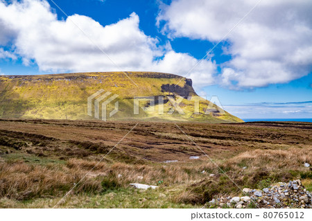 Peat cutting between Benbulbin and Benwiskin in County Sligo - Donegal 80765012