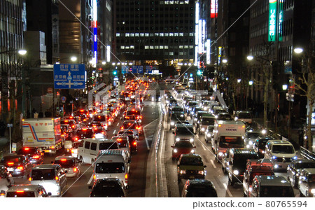 <東京> 因東日本大地震而嚴重擁堵的東京道路 80765594
