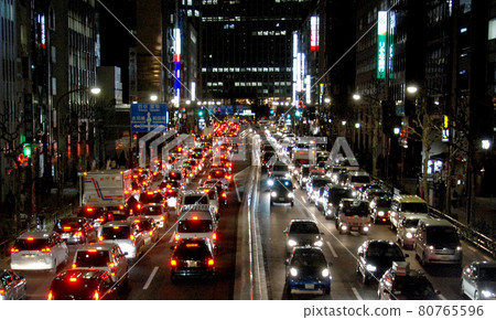 <東京> 因東日本大地震而嚴重擁堵的東京道路 <東京> 因東日本大地震而嚴重擁堵的東京道路 80765596