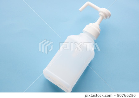 酒精消毒劑藍色背景 80766286