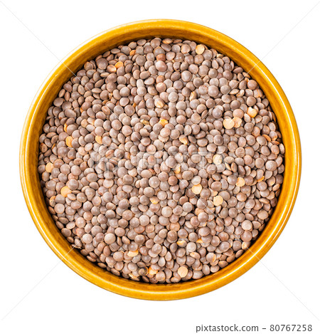 brown unhulled red lentils in round bowl cutout 80767258