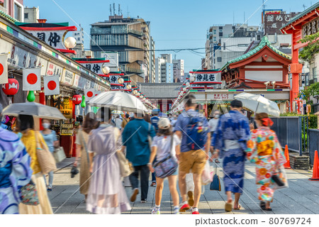 Cityscape of Tokyo Sensoji Temple / Nakamise Shopping Street 80769724
