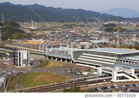 Kyushu Shinkansen 800 series and Shin-Tosu station seen from Asahiyama 80771620