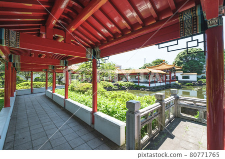 公園風光 正宗中國園林迴廊 信州園 神奈川縣川崎市 公園風光 正宗中國園林迴廊 信州園 神奈川縣川崎市 80771765