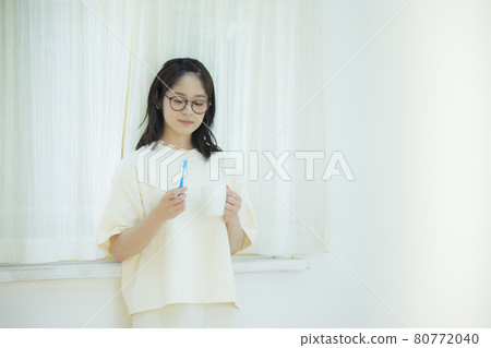 女人早上美女 80772040