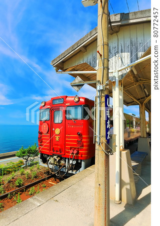 【愛媛縣】晴天時的下灘站和伊與田物語（離日本海最近的站） 80772457