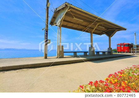 【愛媛縣】晴天時的下灘站和伊與田物語（離日本海最近的站） 80772465