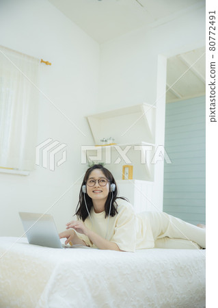 臥室電腦 80772491