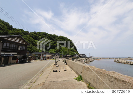 新潟佐渡丸郵筒的風景(毛拉村的街景) 新潟佐渡丸郵筒的風景(毛拉村的街景) 80772649