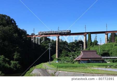 223 series train running near Shimoyama Station on the San-In Line 80772891