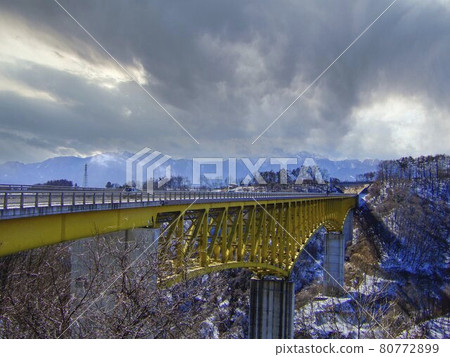 [Nagano Prefecture] Yatsugatake Highland Bridge in winter 80772899