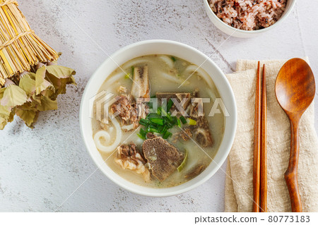 韓國料理排骨湯 韓國料理排骨湯 80773183