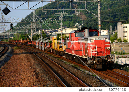 DD51 1109 rail transport train going on the Tokaido main line 80774418