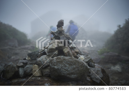 Mountain climbing scenery of Mt. Tanigawa 80774583