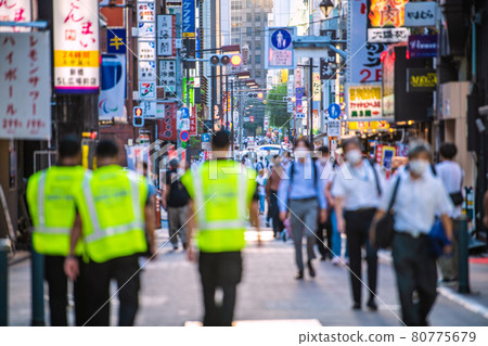 Japan's Tokyo cityscape 4,166 people, the highest number ever. During the Olympics "madness", the bar in Shimbashi is ... = August 4th Japan's Tokyo cityscape 4,166 people, the highest number ever. During the Olympics "madness", the bar in Shimbashi is ... = August 4th 80775679
