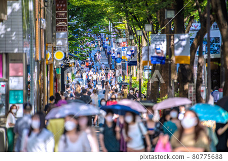 日本東京城市景觀 大多數火災......威脅東京 3709 人。奧運“瘋狂”，表參道人多=8月3日 80775688