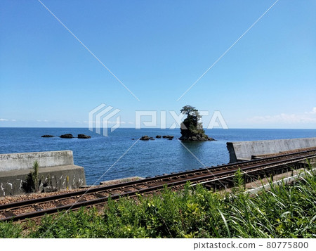 夏季小島和鐵軌 夏季小島和鐵軌 80775800