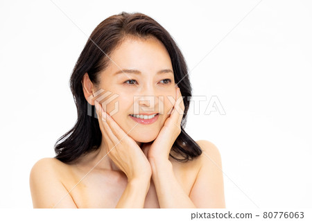 中高級女性美白背景 80776063