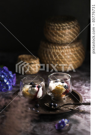 Verrine blueberry yogurt 80776731