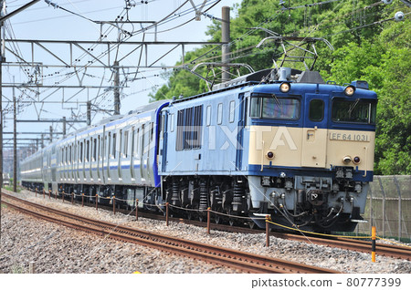 高崎線本莊-岡部JR東日本EF64-1031（長岡）+E235系列1000系列F-12編隊 80777399