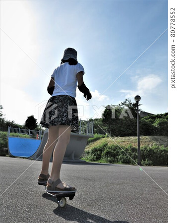 Lively girl riding a skateboard and playing in the park 80778552