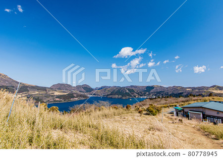 蘆之湖天際線和湖 80778945
