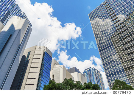 2021 年 8 月梅田 1 東十字路口附近的大阪市景梅田 2021 年 8 月梅田 1 東十字路口附近的大阪市景梅田 80779470