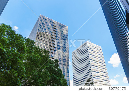 2021 年 8 月梅田 1 東十字路口附近的大阪市景梅田 2021 年 8 月梅田 1 東十字路口附近的大阪市景梅田 80779475