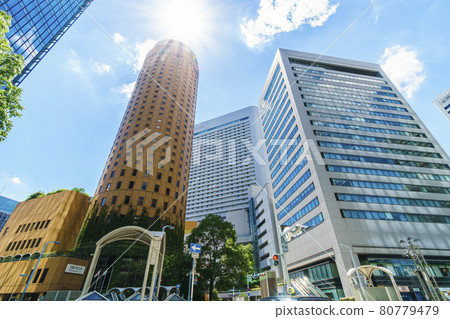 2021 年 8 月大阪站前南十字路口附近的大阪市景梅田 2021 年 8 月大阪站前南十字路口附近的大阪市景梅田 80779479
