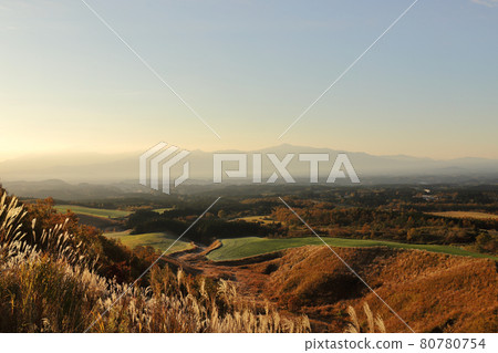 秋天從九重高原看到的山脈 80780754