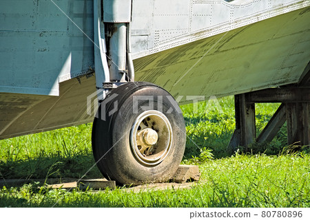 Airplane tire 80780896