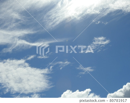 Blue sky 80781917