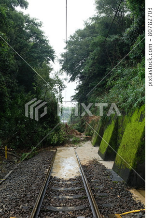 Sediment inflow to the track Sediment inflow to the track 80782703