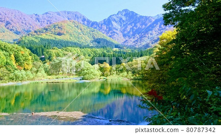 Autumn leaves of Lake Ogenta Autumn leaves of Lake Ogenta 80787342