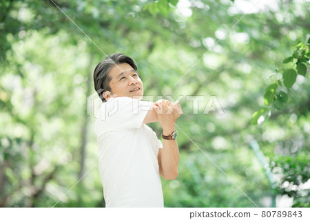 Middle men outdoor stretch stretch 80789843