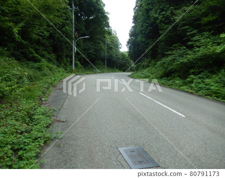 Go through the mountains of Anamizu Town Go through the mountains of Anamizu Town 80791173