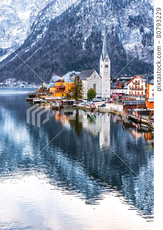 Hallstatt, Austria - Hallstattersee in Alps Hallstatt, Austria - Hallstattersee in Alps 80793229