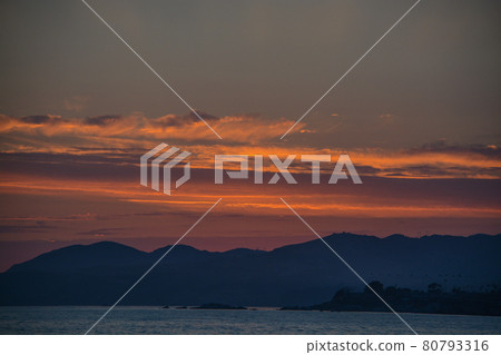 Sunset over Pismo Beach and the Pacific Ocean in San Luis Obispo County, California 80793316