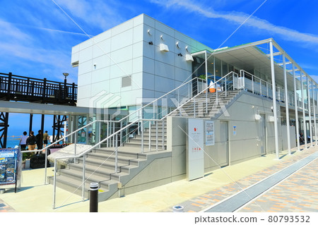 【愛媛縣】晴天下的路邊車站二見 80793532