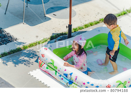 Pool summer vacation playing in the water 80794188
