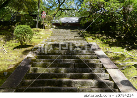 奈良縣奈良市靈泉寺正殿的石階 80794234
