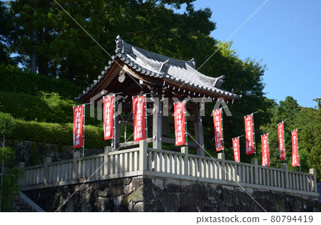 Ryosenji Temple, a bell that calls for happiness, Nara City, Nara Prefecture Ryosenji Temple, a bell that calls for happiness, Nara City, Nara Prefecture 80794419