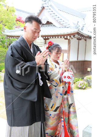 Kimono Wedding Photo Wedding Uchikake and Crested Hakama Bride Groom, Shrines and Temples Location Shooting 80795351
