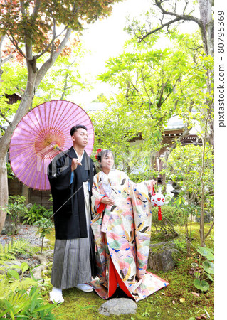 Kimono Wedding Photo Wedding Uchikake and Crested Hakama Bride Groom, Shrines and Temples Location Shooting 80795369