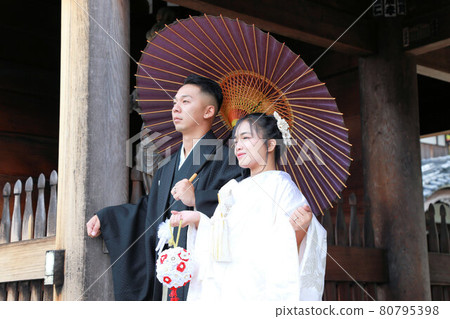 Kimono Wedding Photo Wedding Uchikake and Crested Hakama Bride Groom, Shrines and Temples Location Shooting 80795398